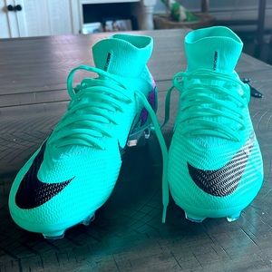 Nike Mercurial Soccer Cleats - Size 7